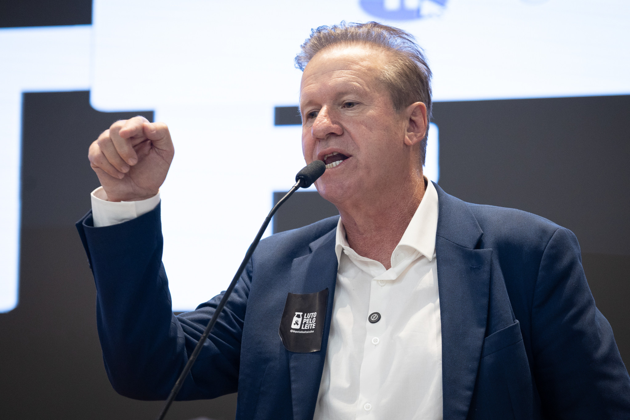 Em Santa Catarina, deputado Luis Corti (PSB) defende expansão da lei paranaense contra reidratação do leite em pó importado