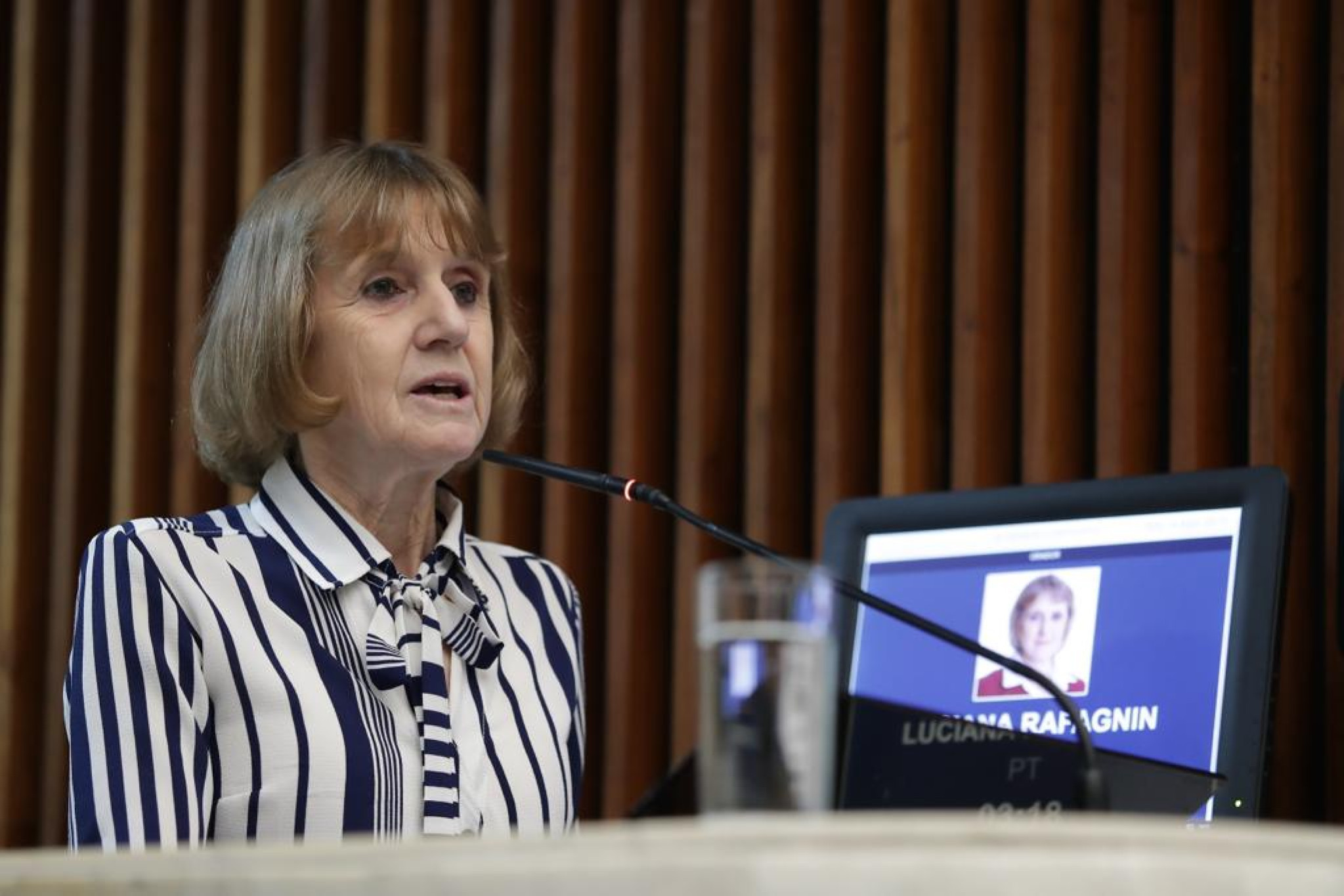 Deputada Luciana Rafagnin (PT) questiona Governo do Estado sobre fechamento das escolas do campo