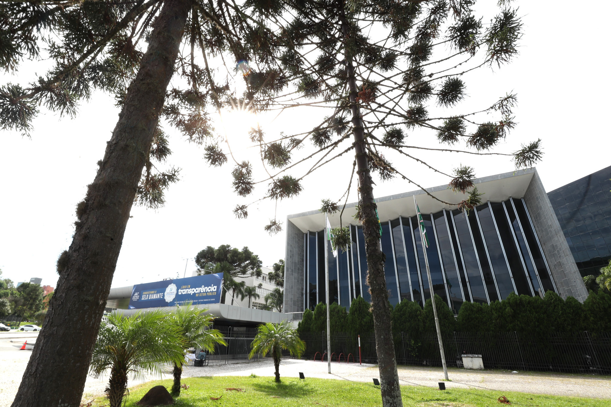 Agenda da Assembleia tem homenagens e debates sobre saúde, moradia e anistia