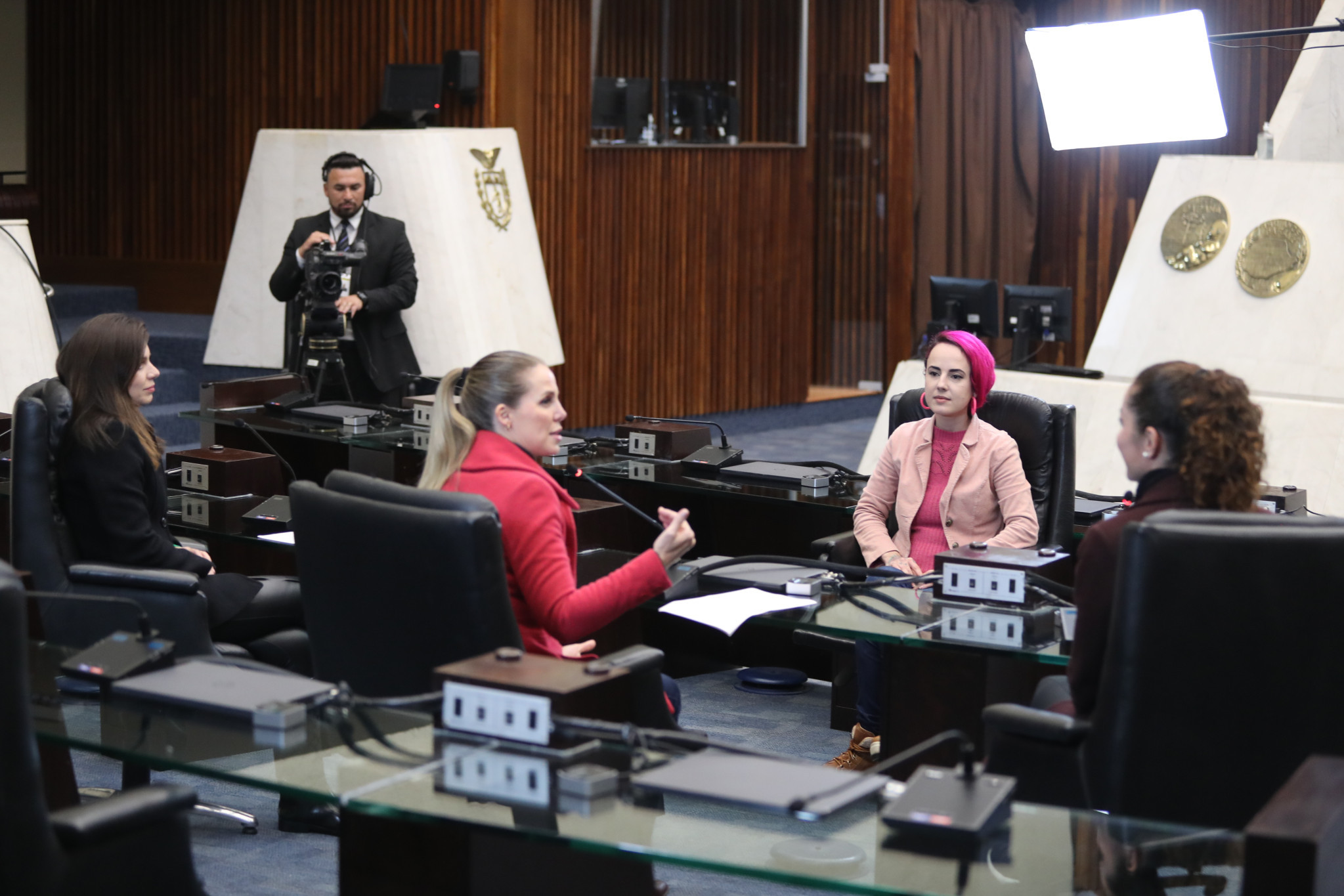 Conheça o trabalho da tatuadora Bárbara Nhiemetz que transformou dor em acolhimento