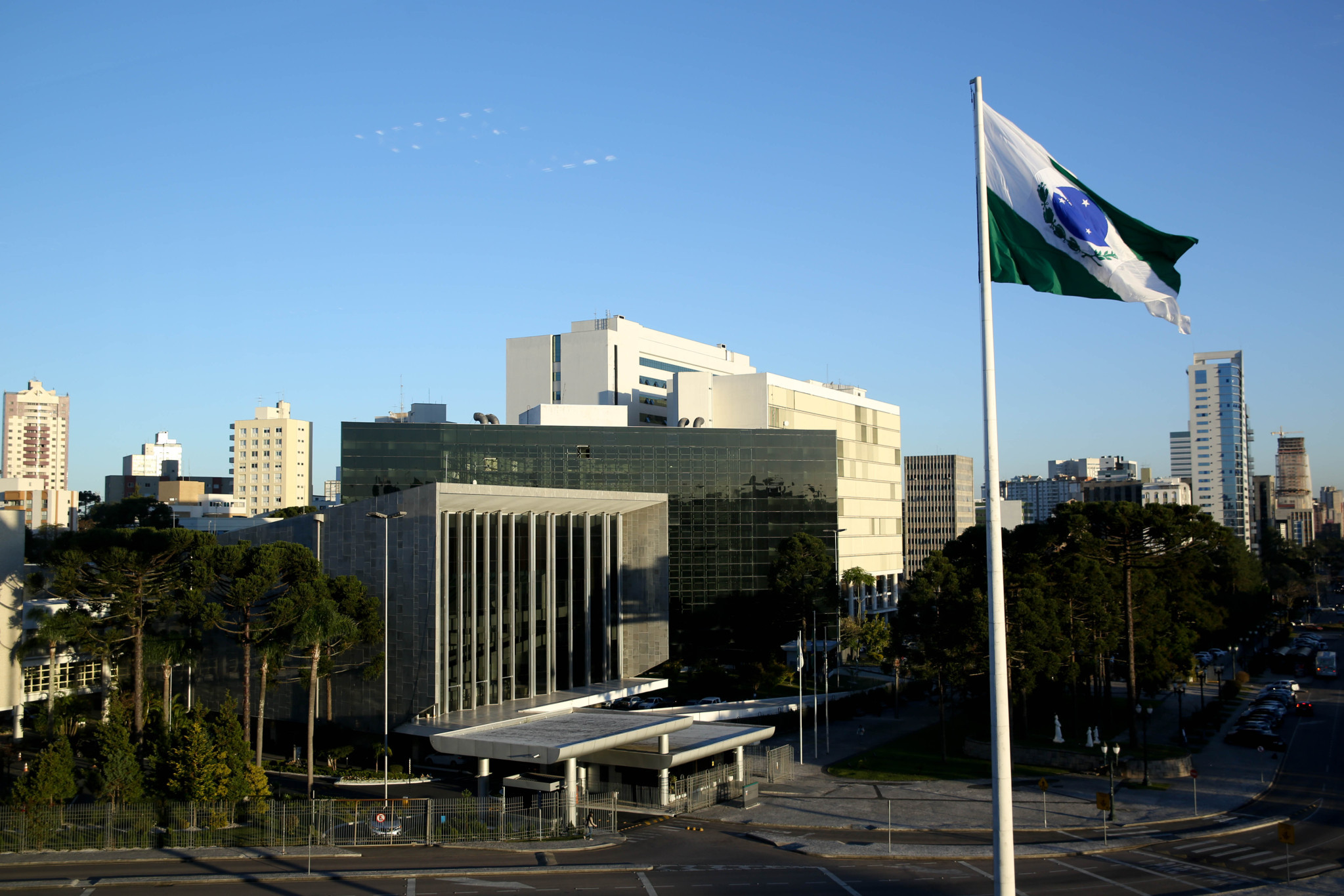 Há dois anos a Assembleia Legislativa do Paraná eliminava o uso de papel