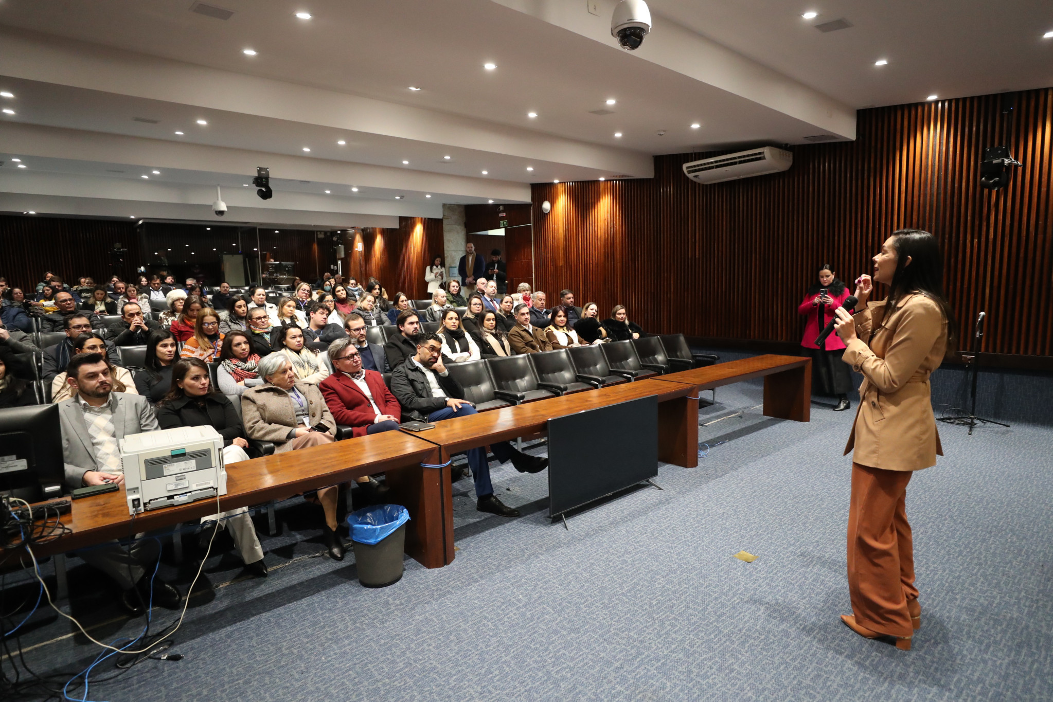 Escola do Legislativo: servidores da Assembleia participam de palestra sobre finanças pessoais e cenário econômico