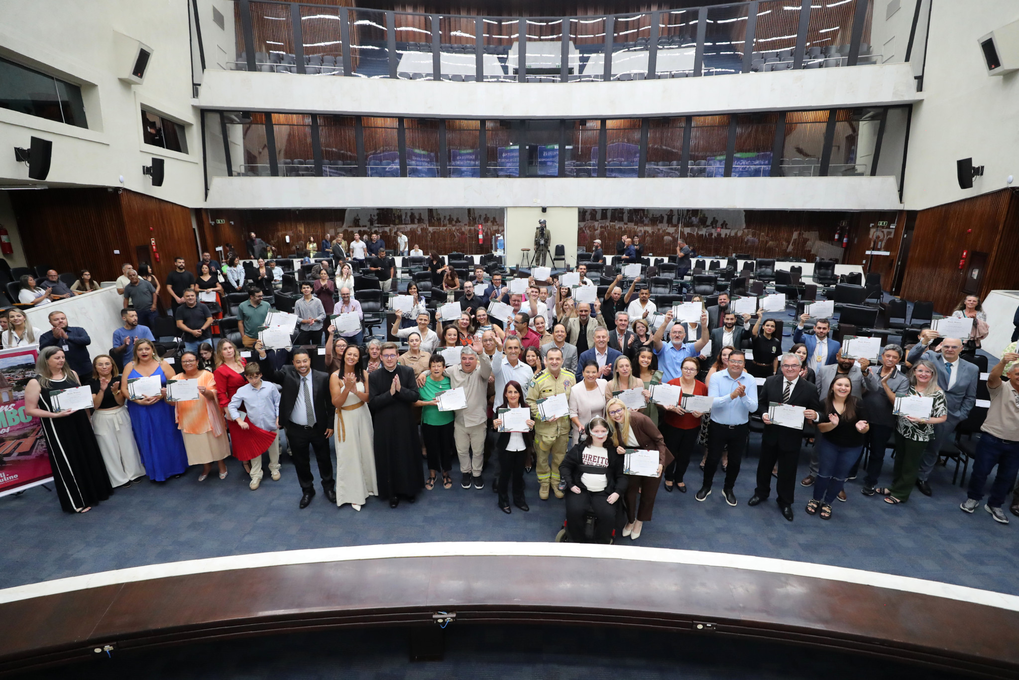 Assembleia homenageia a cidade de Colombo pelos seus 136 anos