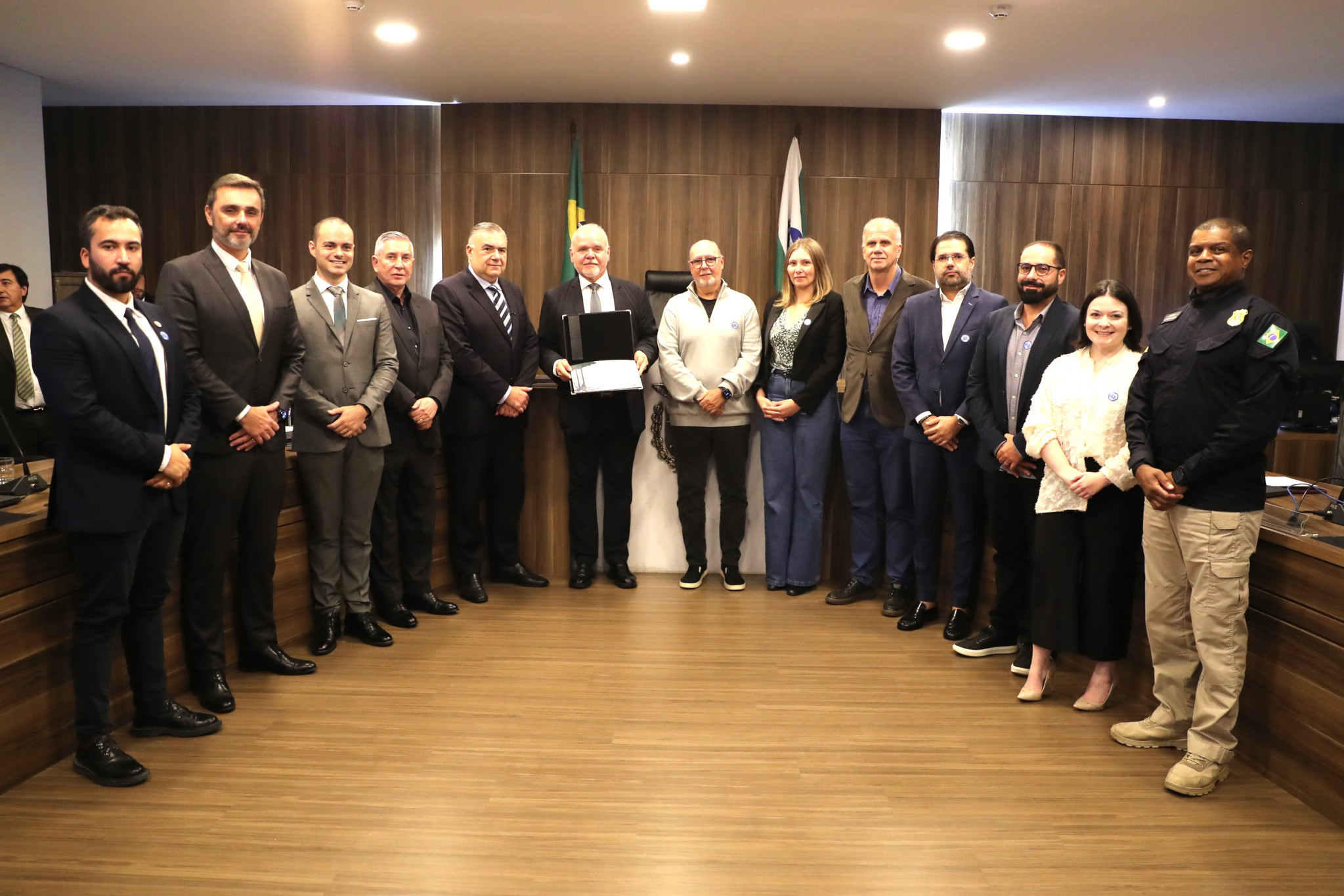 Assembleia homenageia Infravia-PR e debate desafios e soluções para infraestrutura viária no Paraná
