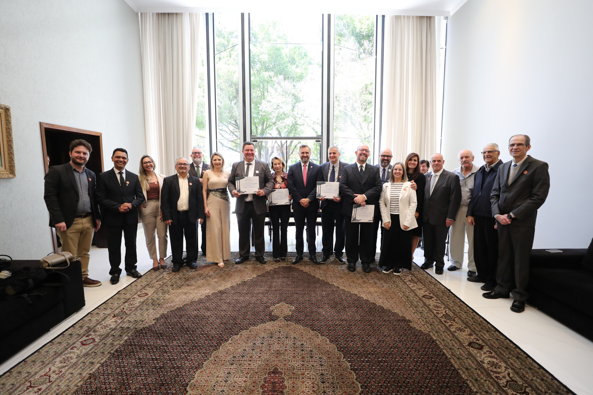 Assembleia Legislativa homenageia Associação Paranaense dos Engenheiros de Segurança pelos 51 anos de atuação