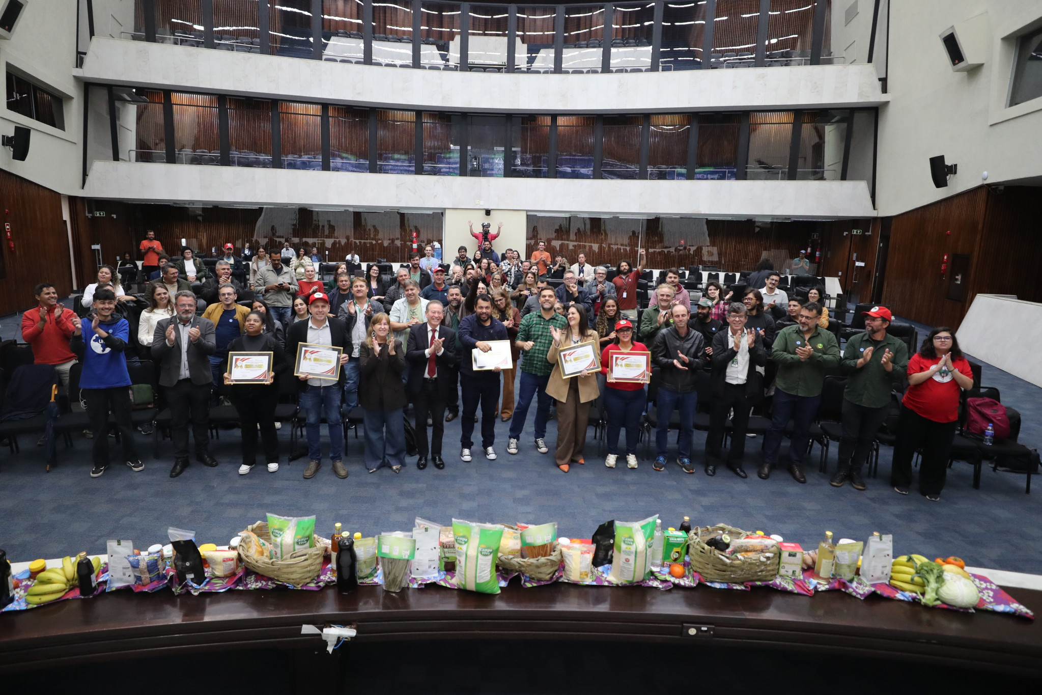 Assembleia Legislativa homenageia cooperativas da Agricultura Familiar e da Economia Solidária do Paraná