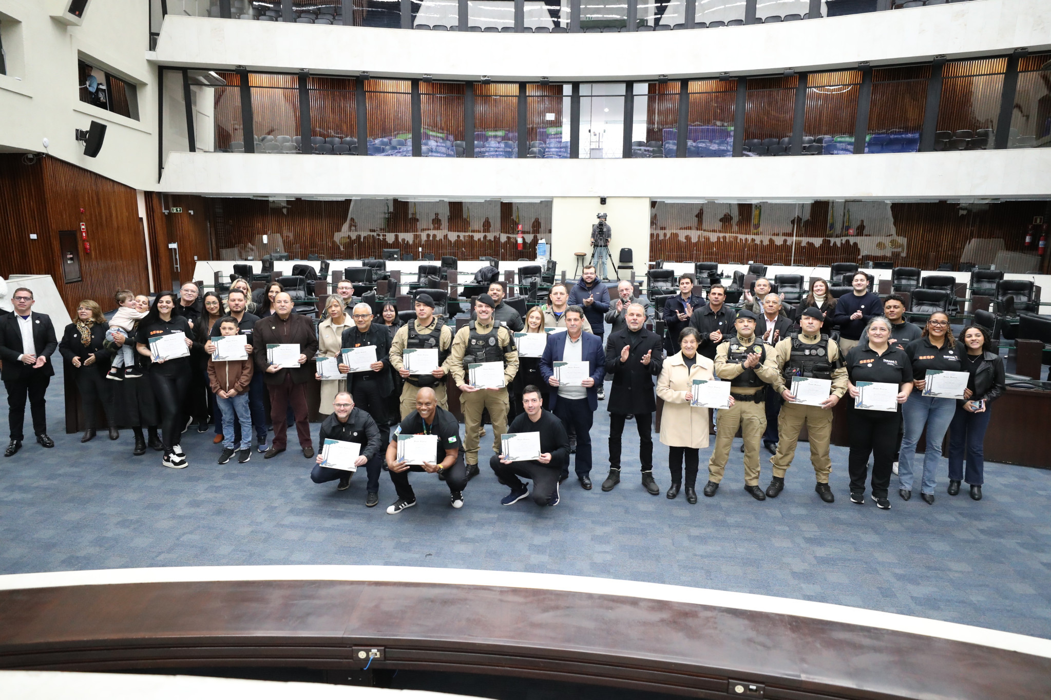 Policiais do Disque Denúncia 181 e da Rotam são homenageados na Assembleia