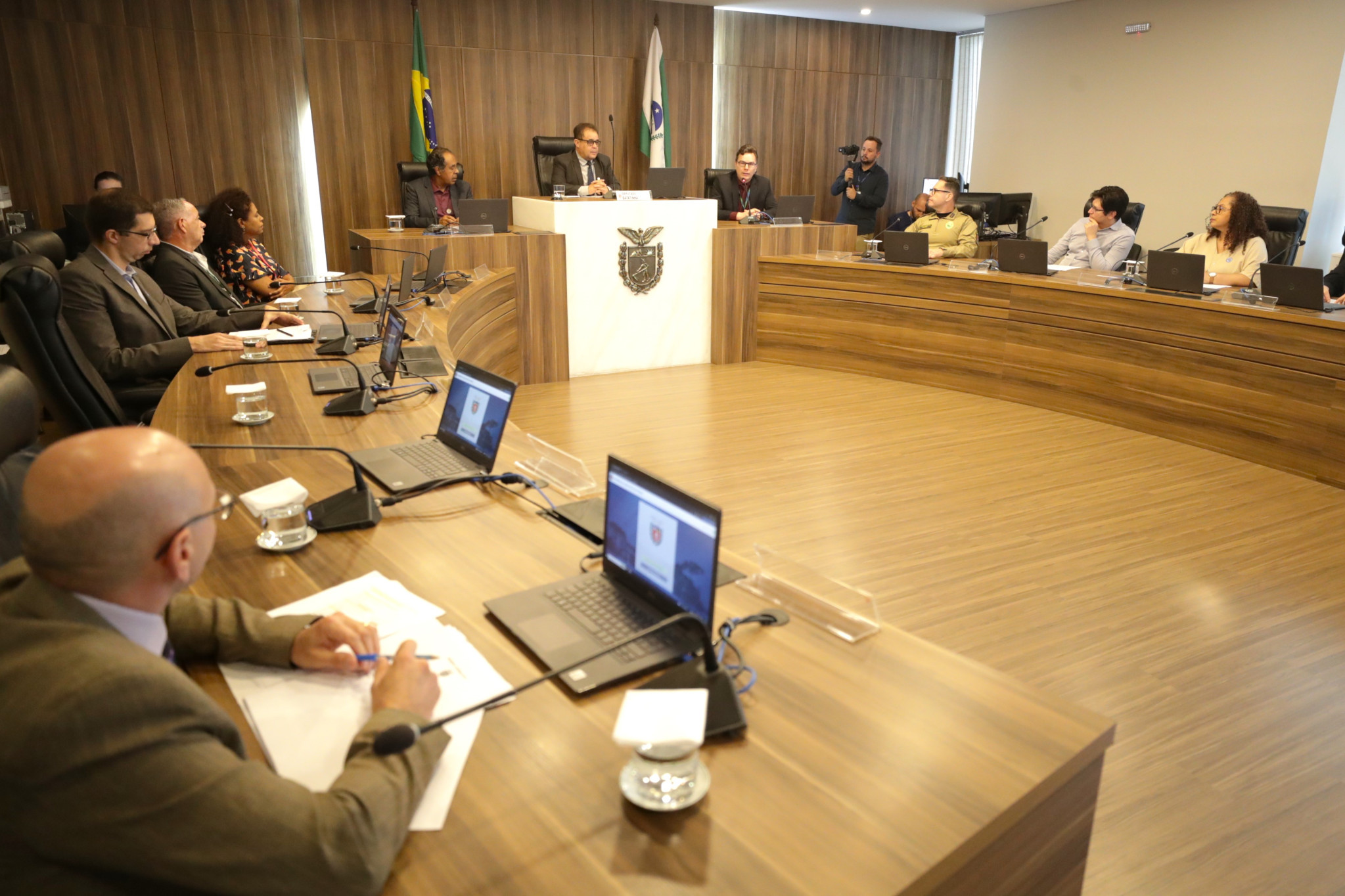 Modernização da gestão de vestígios cadavéricos no Paraná é debatida na Assembleia Legislativa