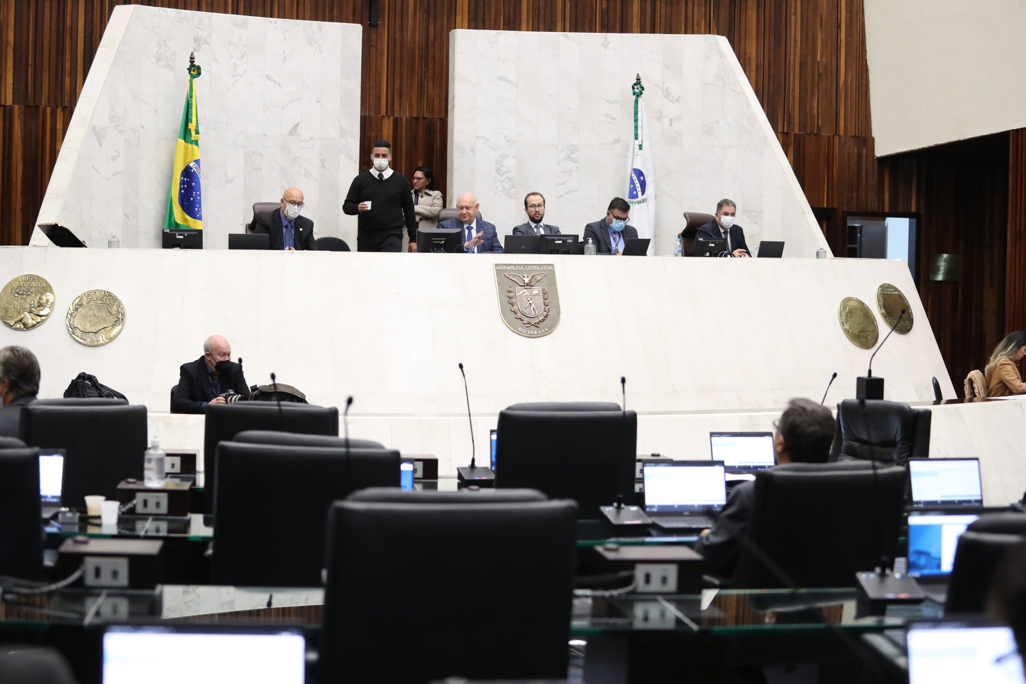 Comissão Executiva da Assembleia apresenta recomendações para servidores enfrentarem aumento de casos de covid-19