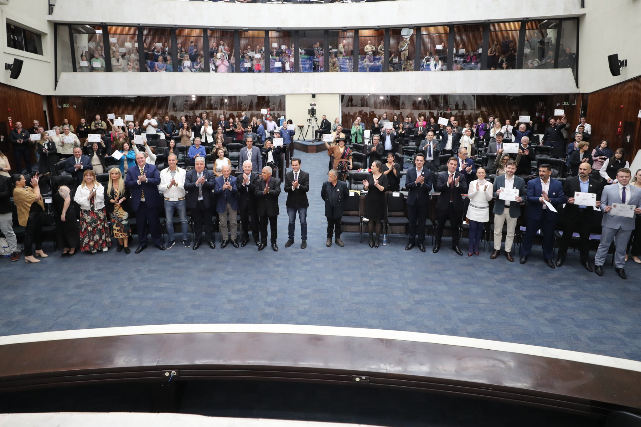 Trabalhadores paranaenses são homenageados na Assembleia