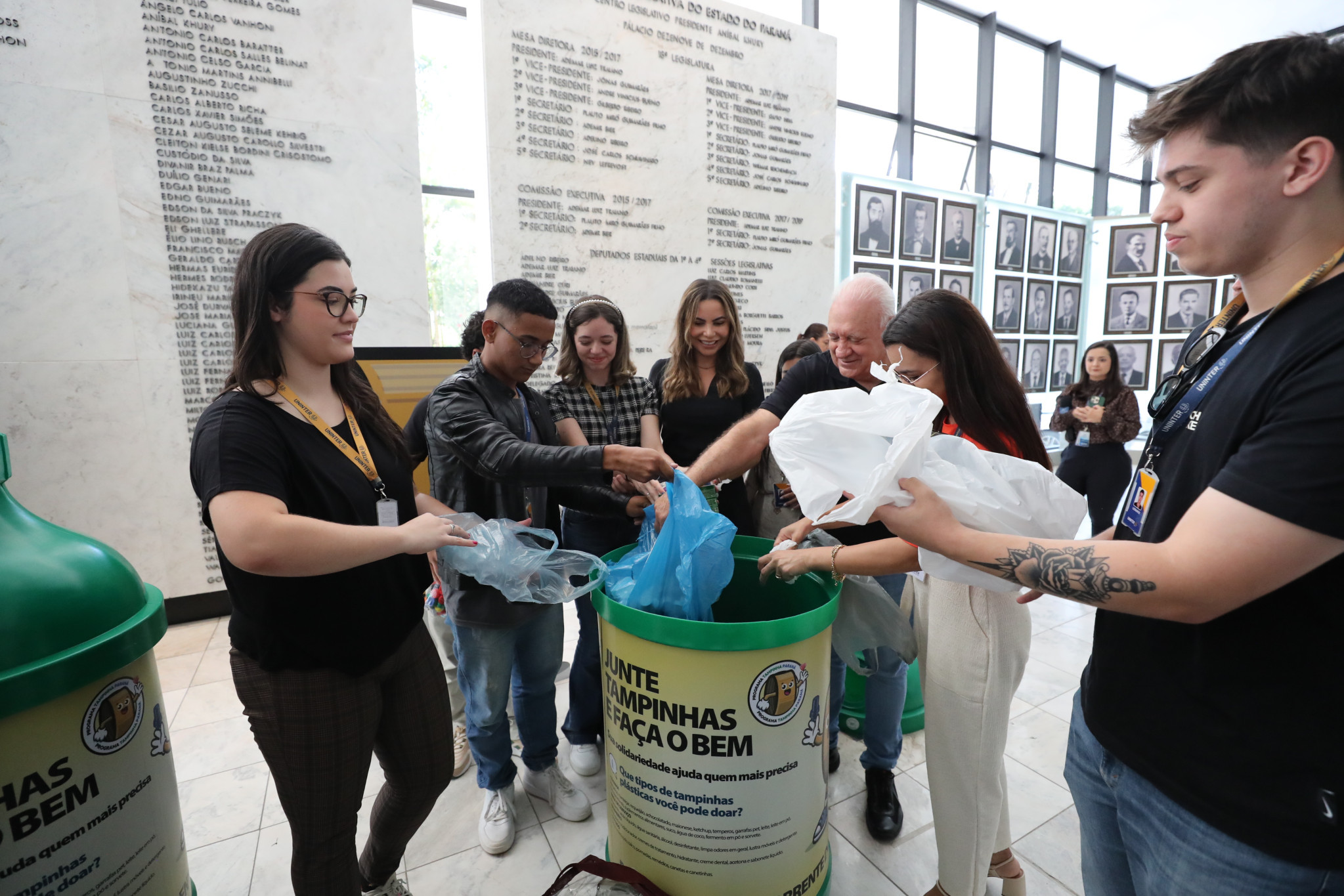 Assembleia recebe doações de tampinhas dos estudantes do Programa Jovem Aprendiz do Ibgpex, do Grupo Uninter