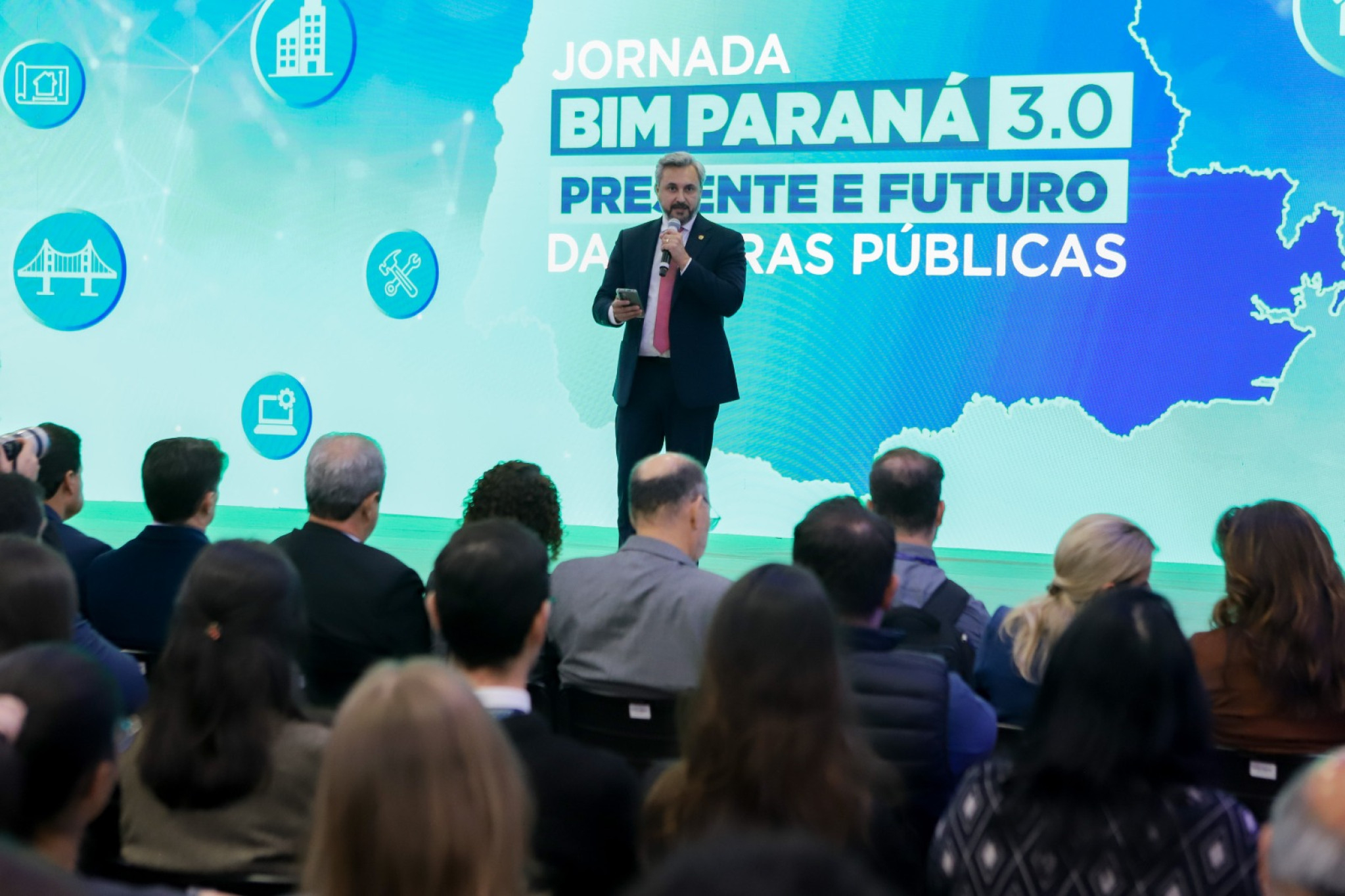 “Com o BIM, o Paraná se destaca pela eficiência na gestão das obras públicas”, diz deputado Fabio Oliveira (Podemos)