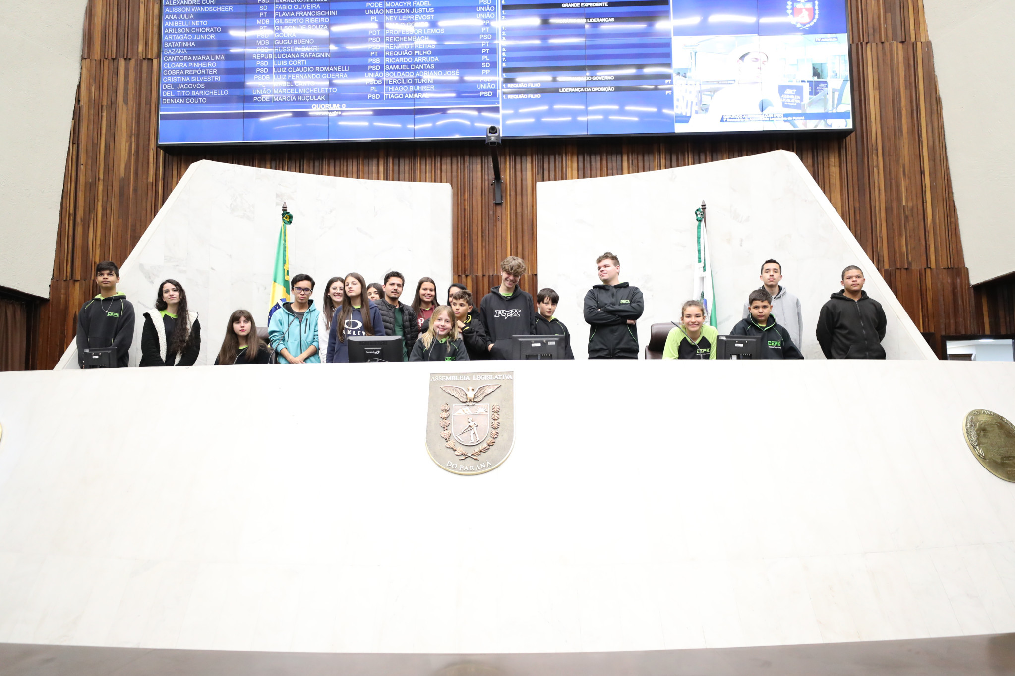 Alunos de Ponta Grossa visitam a Assembleia