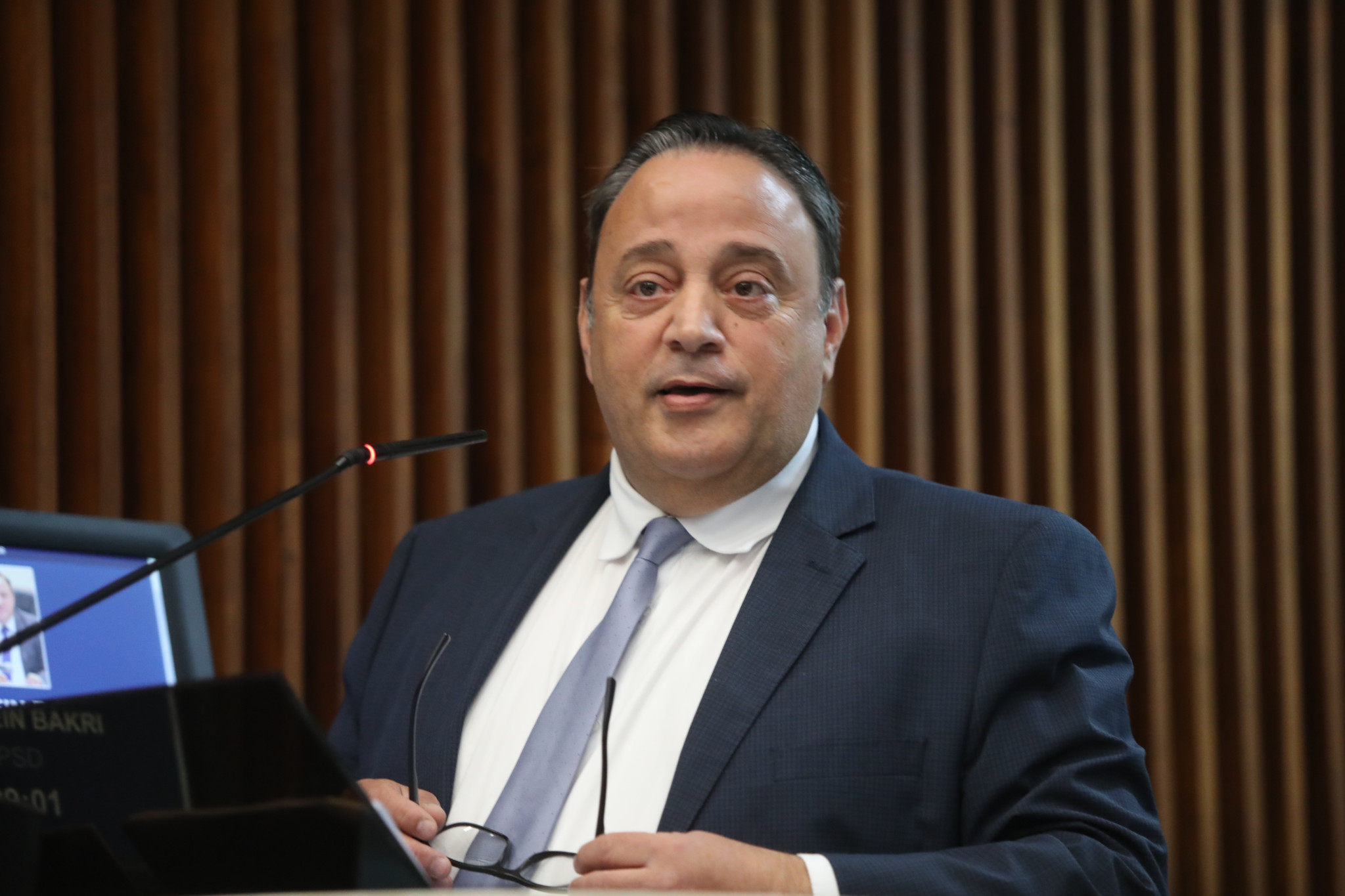 “A reestruturação das carreiras dos servidores não termina aqui”, afirma o líder do Governo na Assembleia