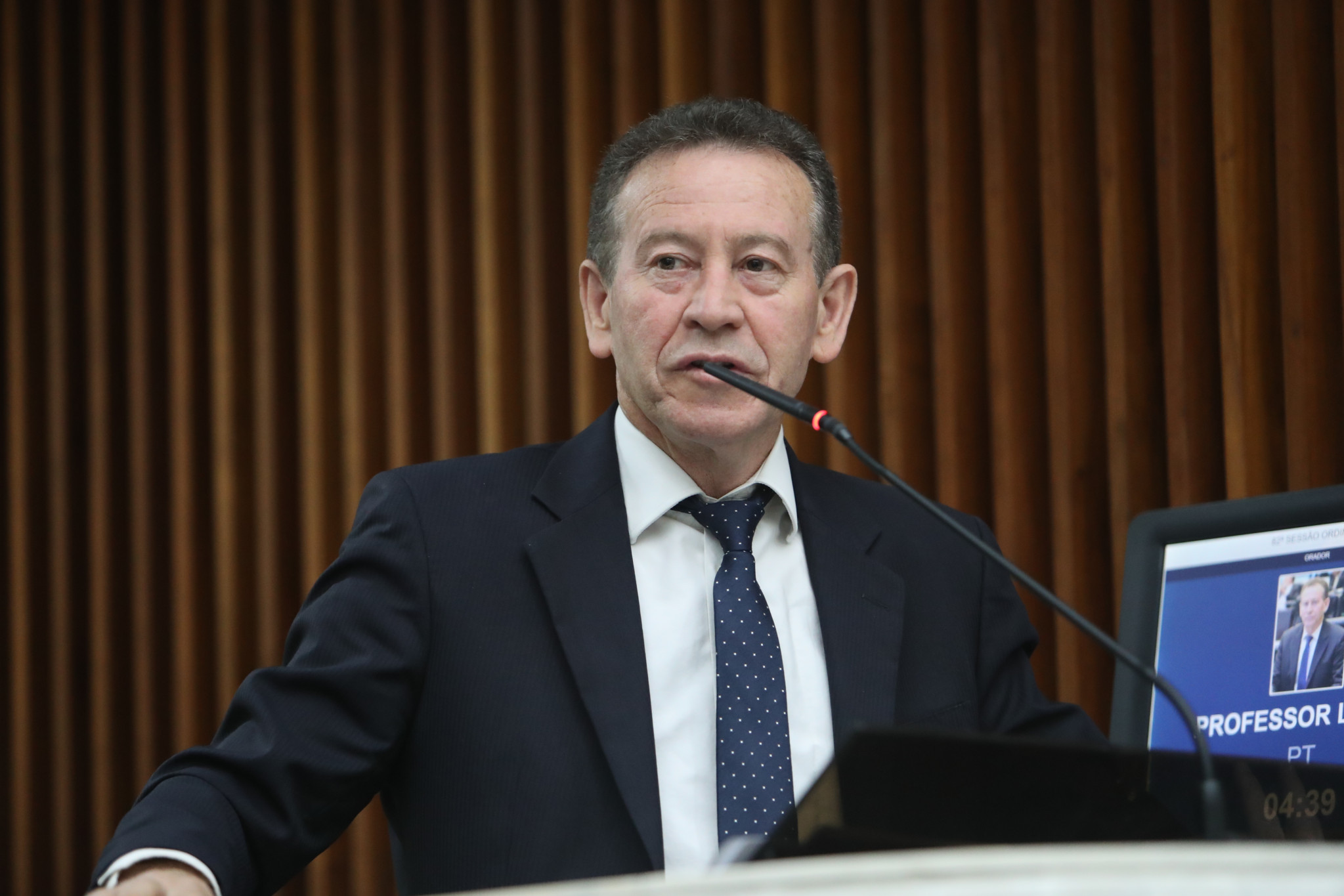 Deputado cobra reposição salarial dos servidores do executivo e sugere auxílio-alimentação para professores da educação básica