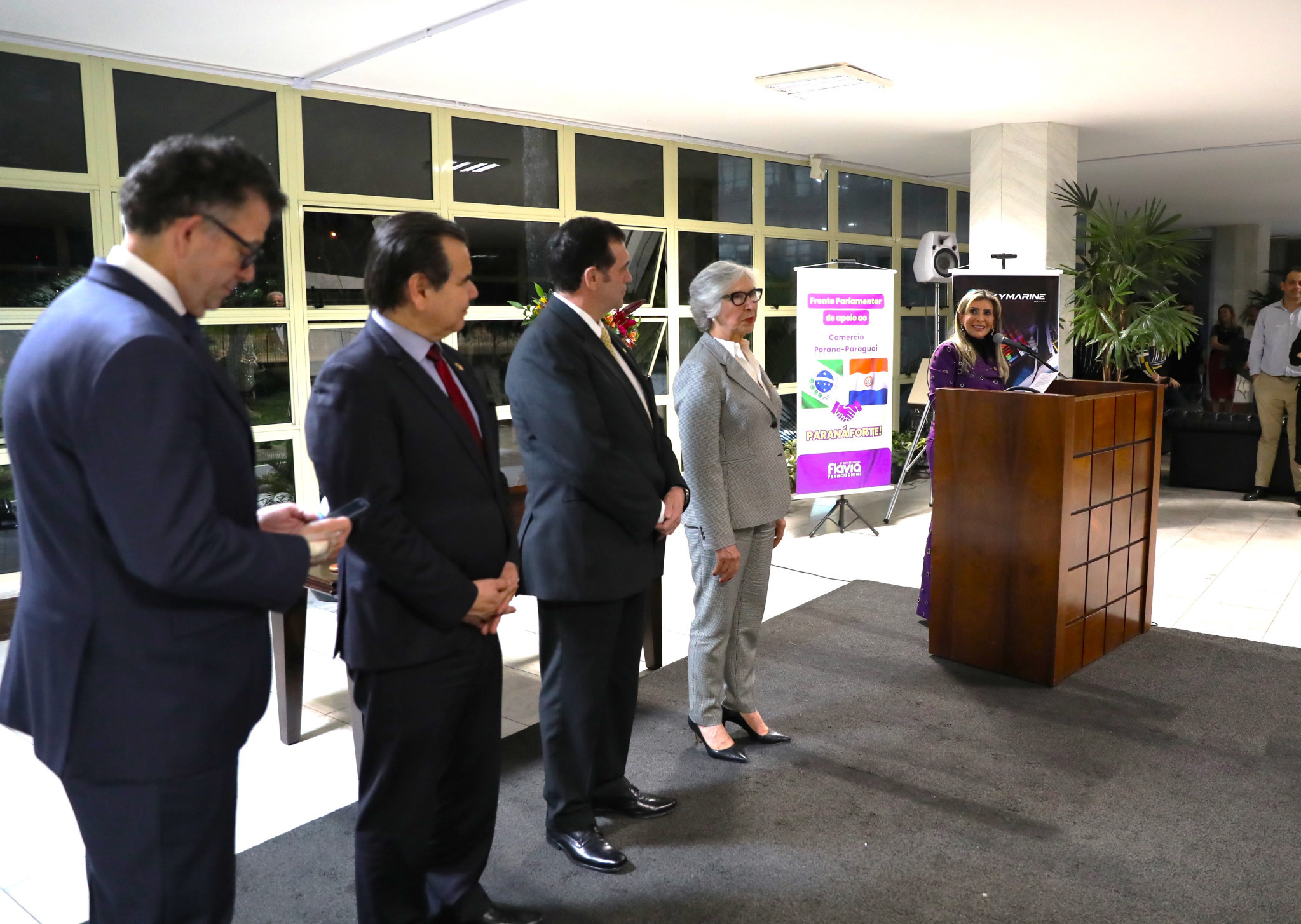 Frente Parlamentar de Apoio ao Comércio Paraná-Paraguai é instalada na Assembleia Legislativa