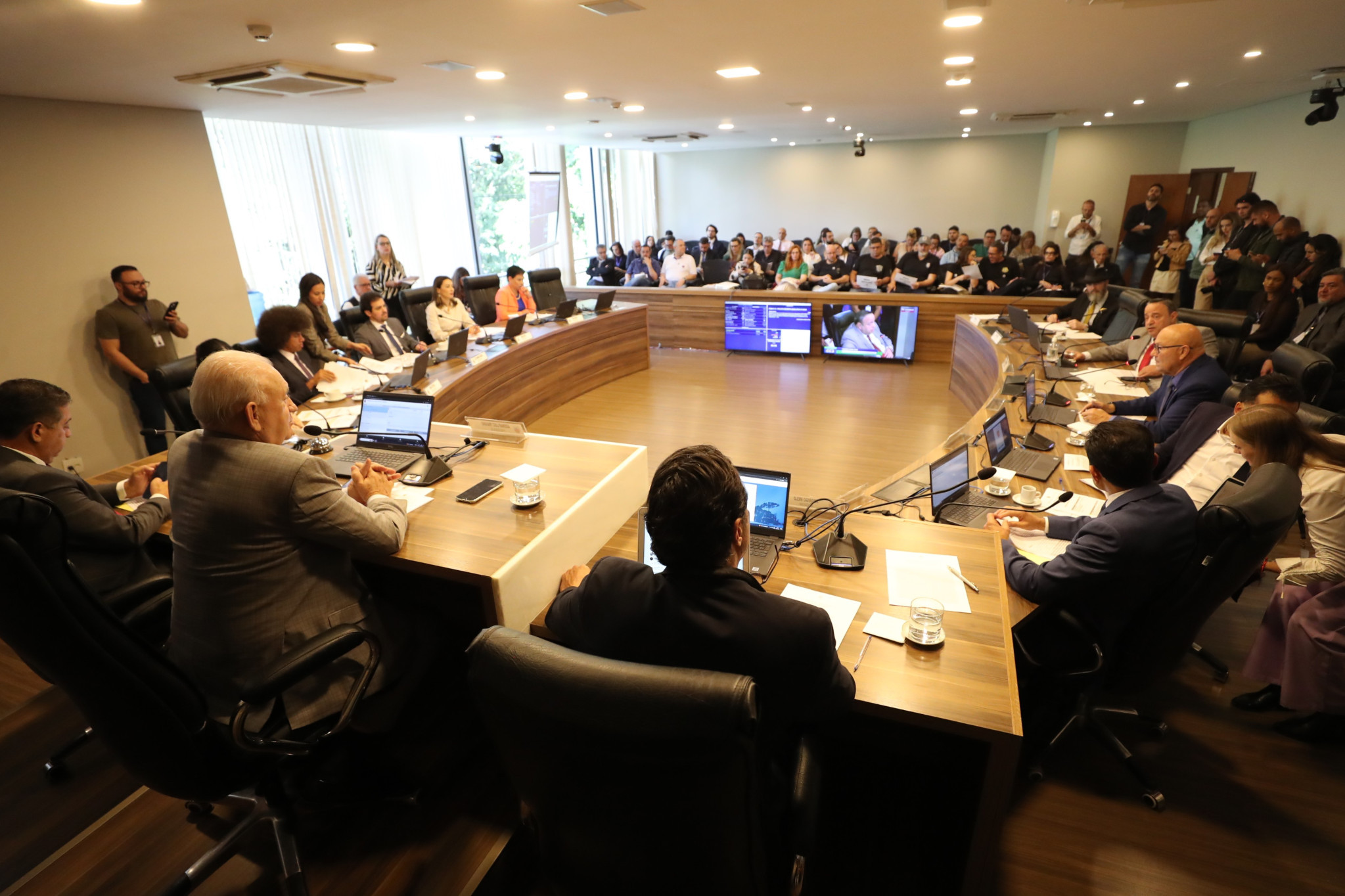 CCJ aprova proposta que fixa e aumenta o efetivo do Corpo de Bombeiros do Paraná