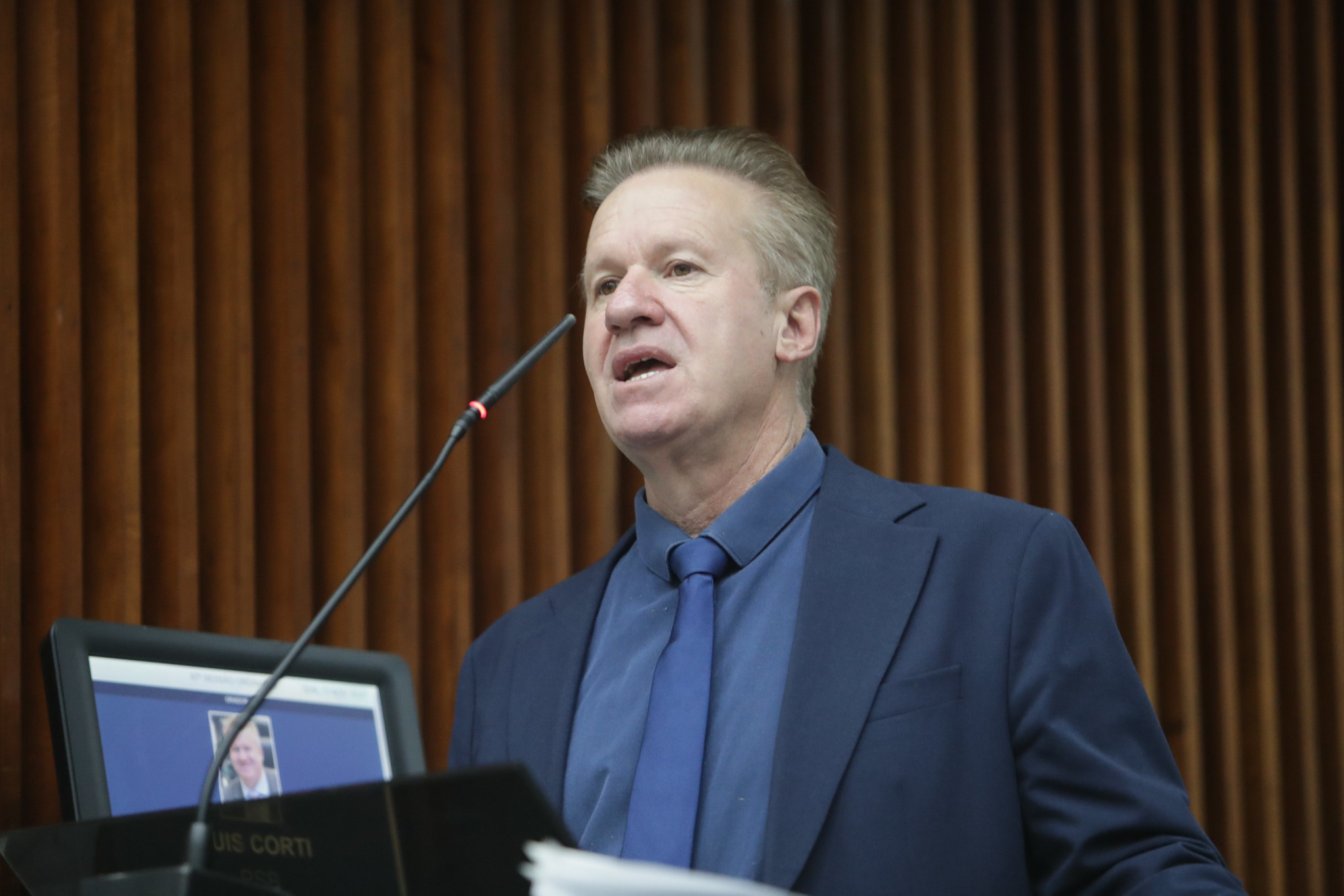 Deputado Luis Corti (PSB) propõe emendas que desburocratiza poda de árvores em pequenas propriedades