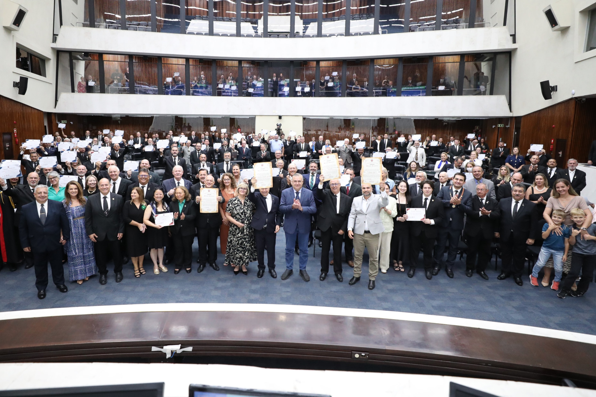 Sessão solene na Assembleia celebra Dia Estadual da Maçonaria Paranaense
