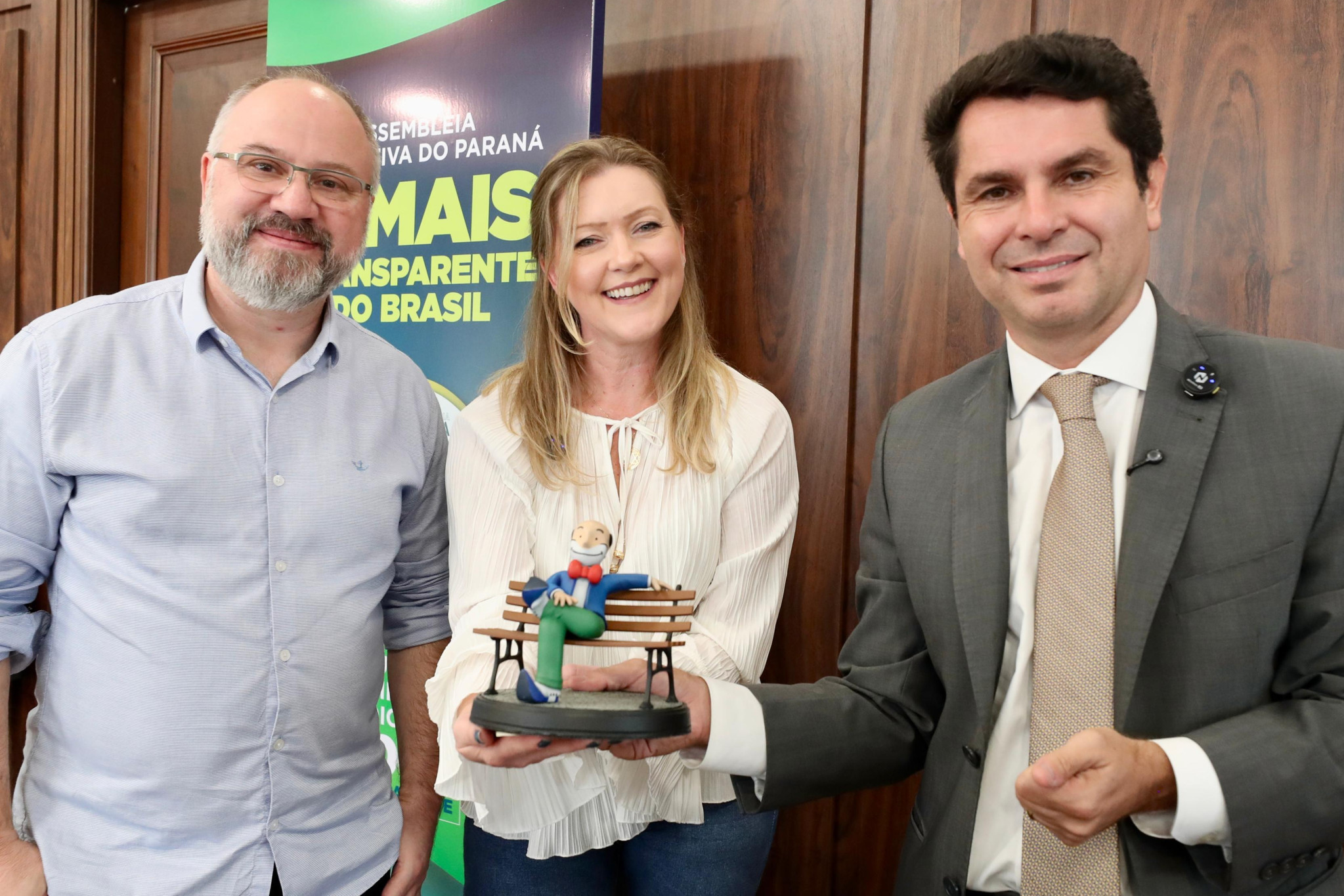 Assembleia Legislativa adere a projeto que eterniza personalidades paranaenses em álbum do Zequinha