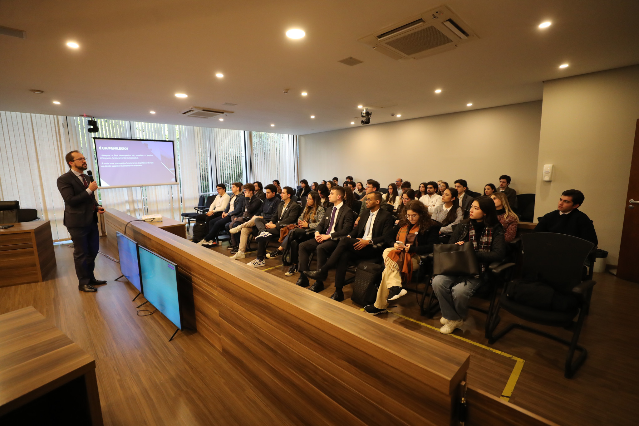 Grupo de estudos da PUC participa de palestra sobre imunidade parlamentar na Assembleia