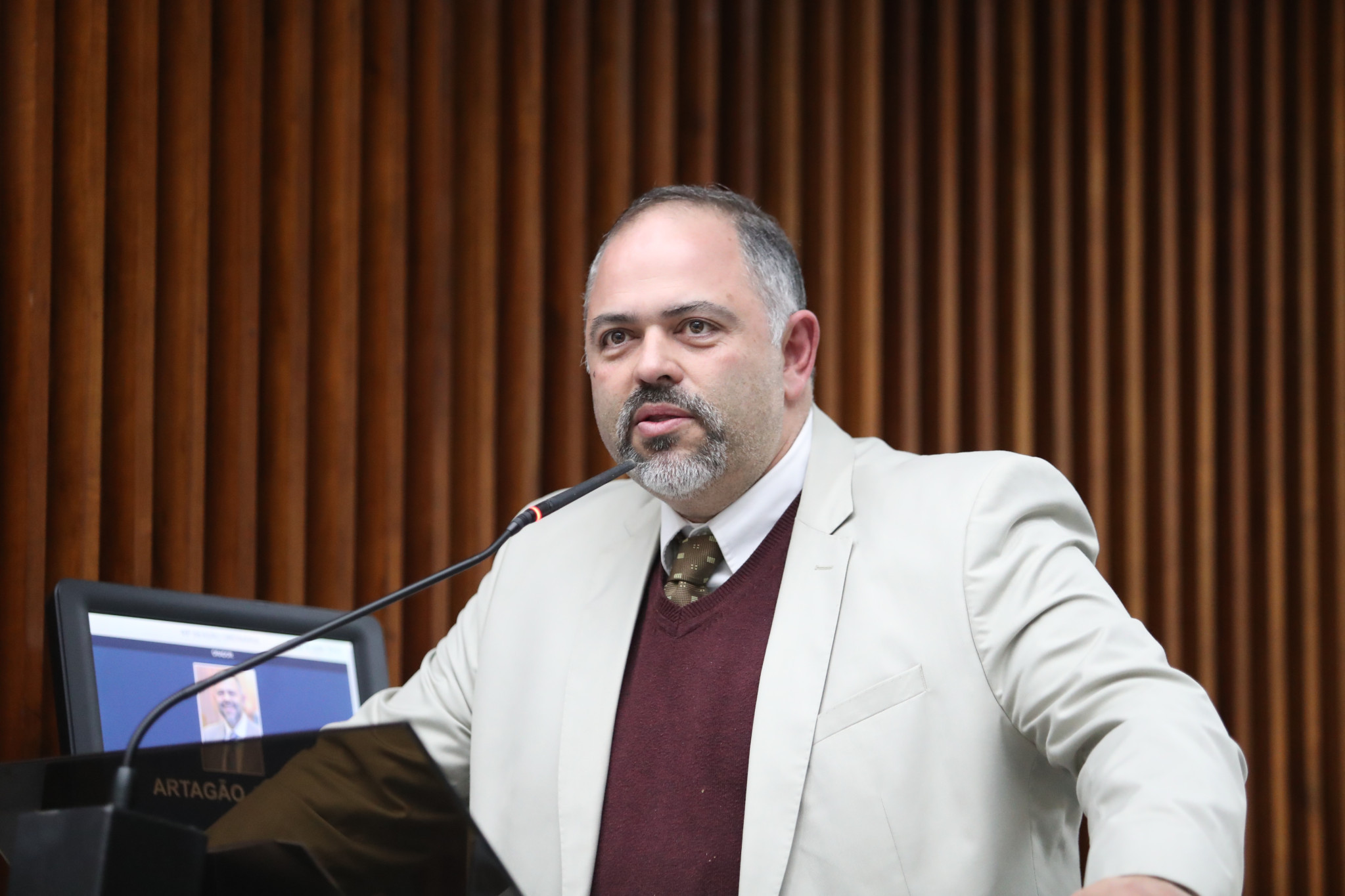 Em discurso no Plenário, vice-líder do Governo destaca avanços promovidos pelo Poder Executivo