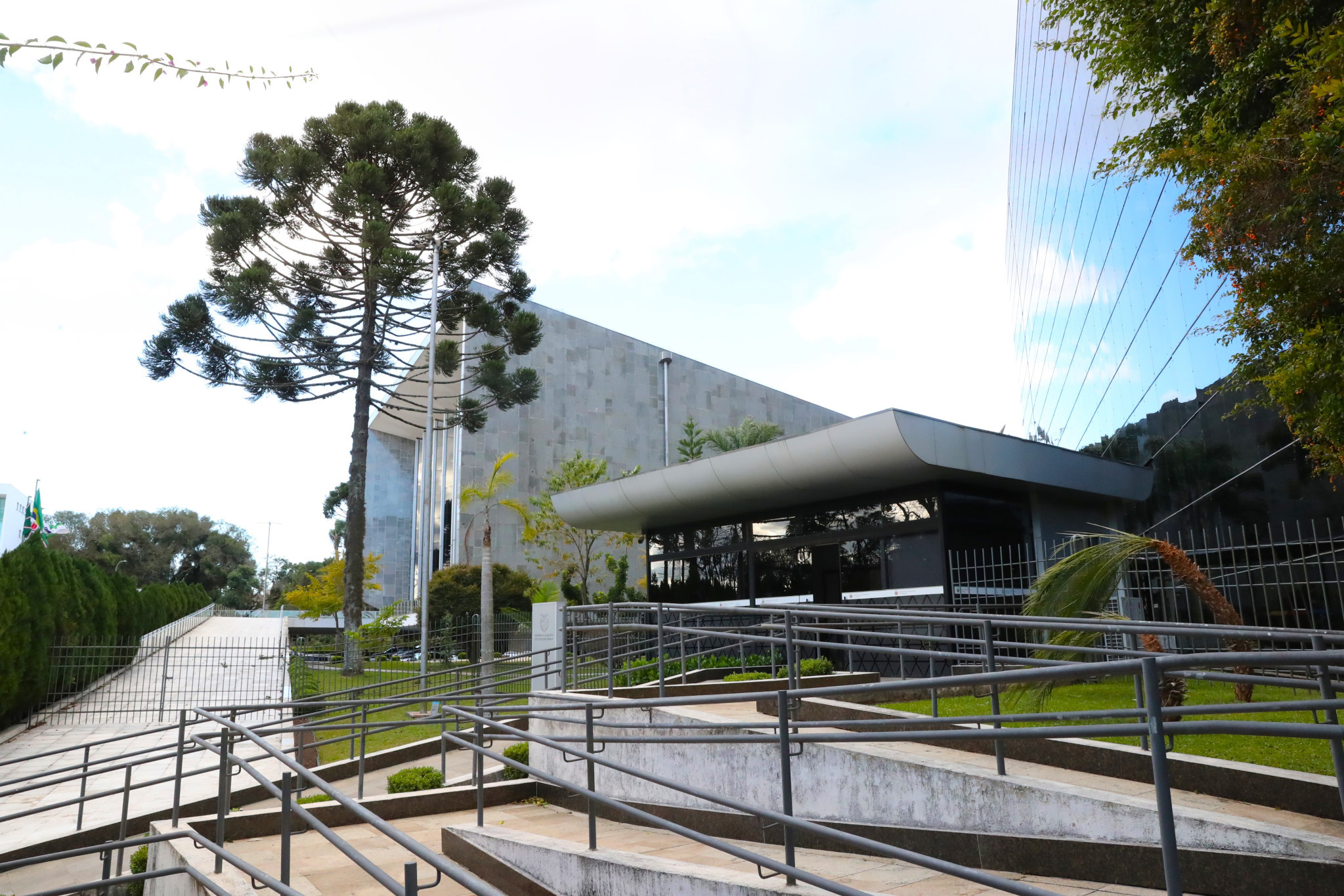 Assembleia promove semana com duas sessões de interiorização, homenagens e debates sobre violência contra a mulher e direitos humanos