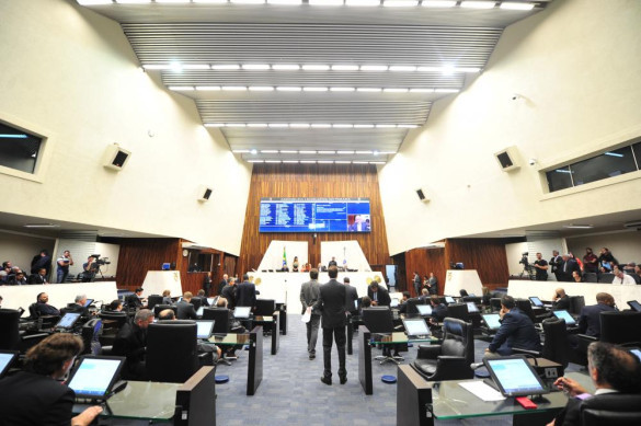 Deputados aprovam novas regras para a denominação de bens públicos