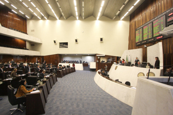Deputados aprovam redução do ICMS do combustível para aviação