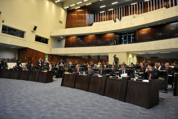Assembleia aprova projeto que altera o regime de registros de veículos no Paraná