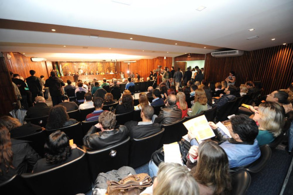 Políticas contra o desemprego e definição de metas para a Educação movimentaram o Legislativo