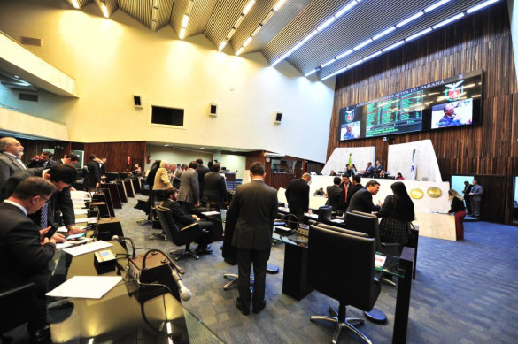 Deputados aprovam em primeiro turno projeto que autoriza a construção de 14 centrais hidrelétricas