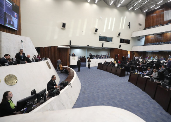 Reajustes dos servidores públicos avançam na Assembleia