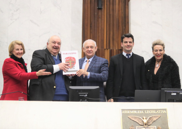 No aniversário de 170 anos do Paraná, prefeito de Curitiba Rafael Greca fala sobre o Paranismo na Assembleia Legislativa
