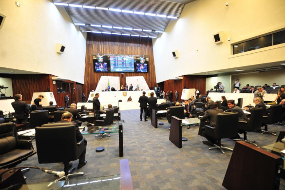 Instalação de equipamentos que mancham dinheiro de caixas eletrônicos durante furtos é aprovada em redação final
