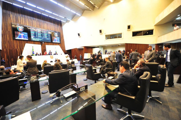 Reserva de vagas de trabalho para mulheres vítimas de violência é aprovada em primeira votação