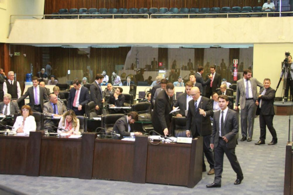 Projeto que garante transporte gratuito a idosos em linhas intermunicipais é aprovado na Alep em terceira votação