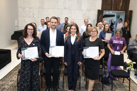 Assembleia Legislativa presta homenagem a profissionais e ao Hemocentro de Maringá por serviços à população