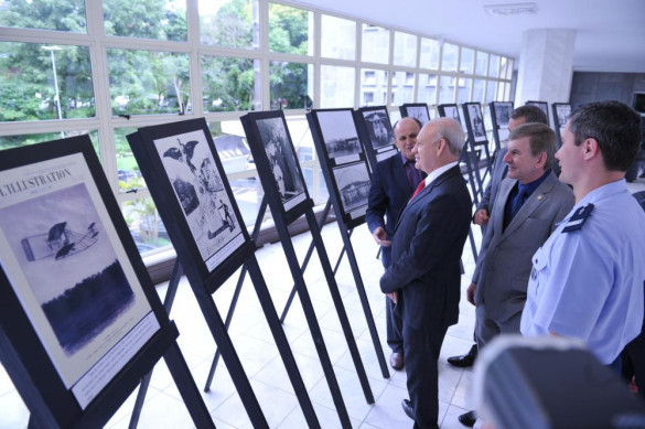 Presidente Ademar Traiano participa do lançamento da exposição "Aviação e Memórias do Cindacta II"