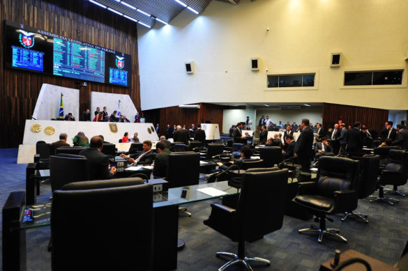 Projeto que obriga apresentação da carteira de vacinação dos alunos no ato da matrícula é aprovado em 2º turno