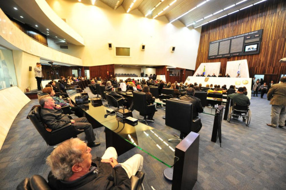 Entidades de apoio a doentes crônicos são homenageadas na Assembleia Legislativa