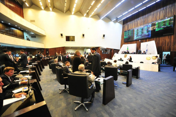 Projeto que prevê que presos arquem com custos de tornozeleiras eletrônicas é aprovado em primeira votação