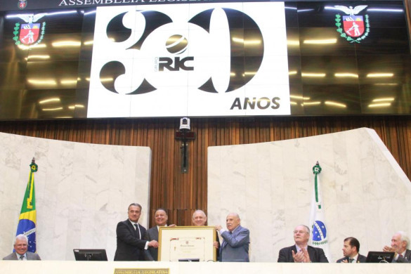 Em sessão solene, Assembleia Legislativa homenageia os 30 anos do Grupo RIC