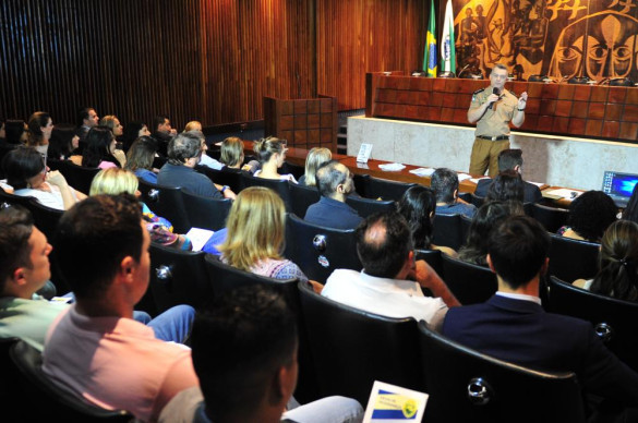 Noções básicas para a segurança pessoal no dia a dia foram tema de palestra na Assembleia Legislativa