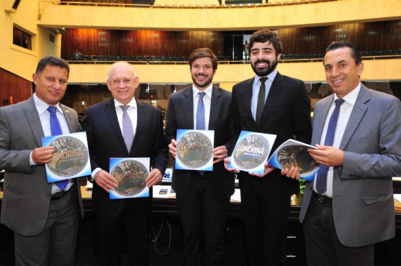 Livro "Londrina Terra de Riquezas III" é apresentado na Assembleia Legislativa