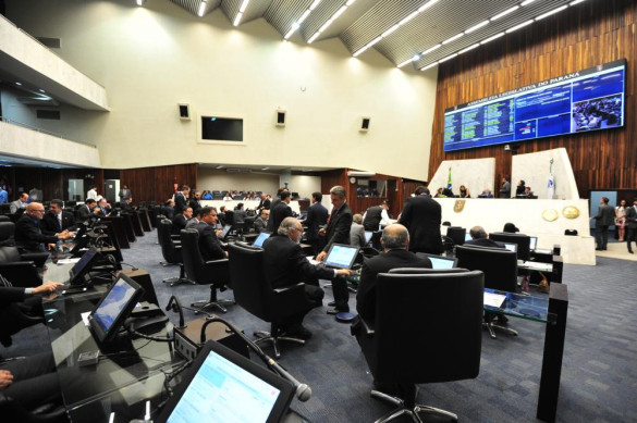 Em sessão ordinária e outra extraordinária, Assembleia vota projetos que tratam da questão fiscal