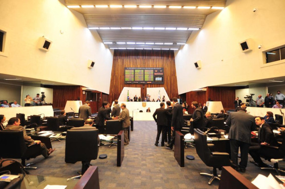 Votação de projeto que regulamenta sistema de cobranças em bares e casas noturnas é adiada