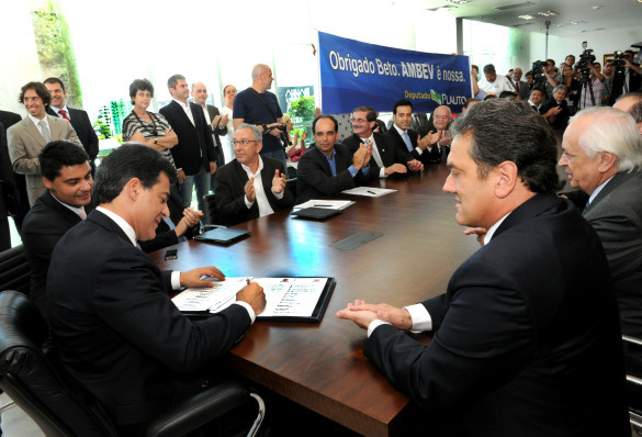 Governo e Ambev assinam protocolo para investimento de R$ 580 milhões em Ponta Grossa