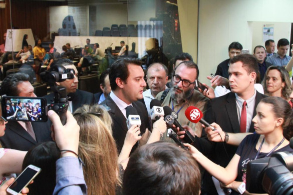 Ratinho Junior retorna à Assembleia Legislativa