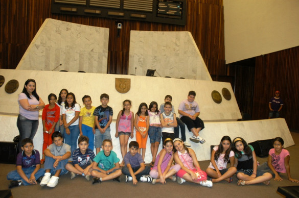 Alunos de Escola do Município de Sengés Visitam a Assembleia